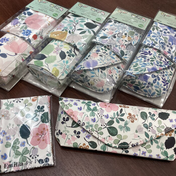 軽〜いメガネケース入荷しました【北欧】
