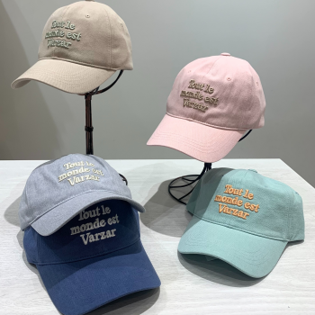 【おすすめ商品のご紹介】 VARZAR　レタリング刺繡キャップ